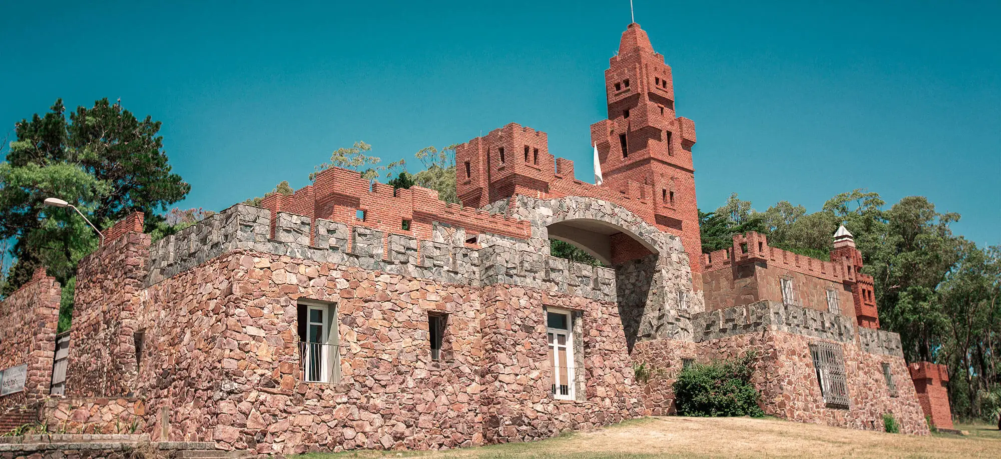 image-viajar-a-uruguay-castillos-g1.webp - Pangea Viajes