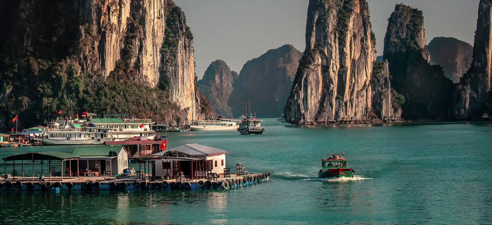 image-viajar-a-vietnam-bahia-de-halong-g3.webp - Pangea Viajes