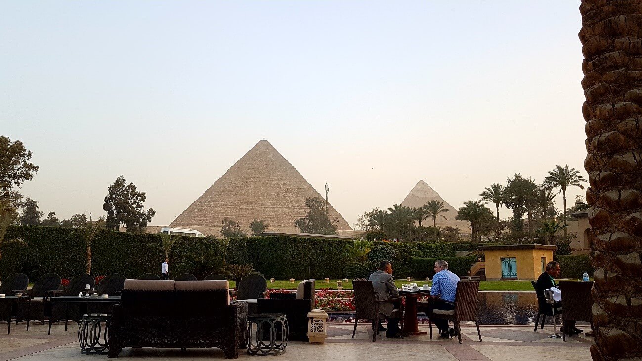 viaje-a-el-cairo-diferente-hotel-piramides-atardecer