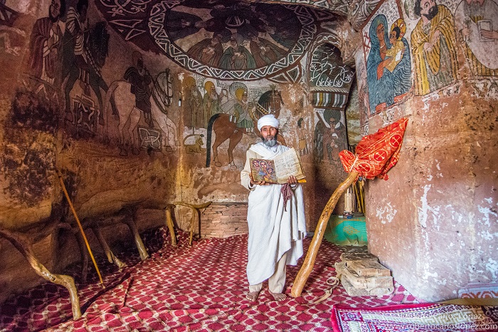 viaje-autor-etiopia-iglesia