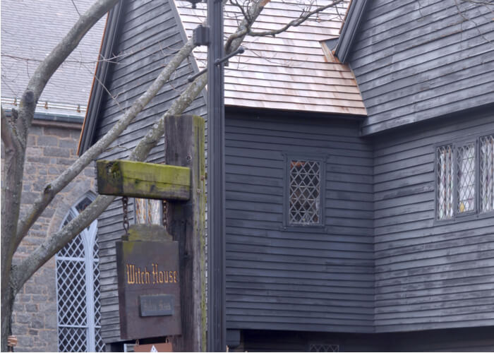 viajes-halloween-salem