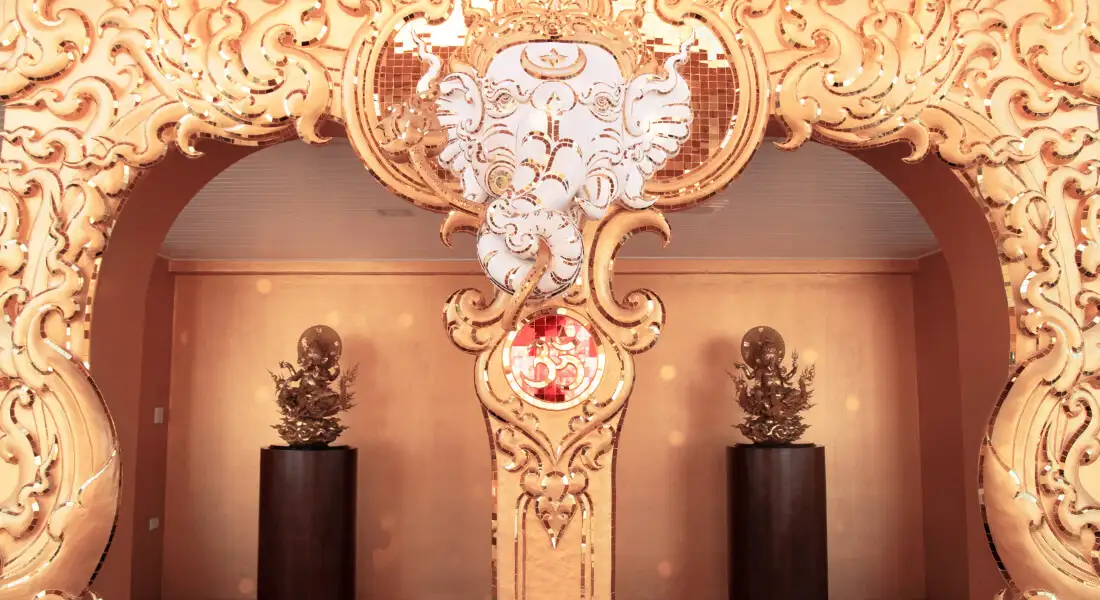 wat-rong-khun-interior-blog.webp - Pangea Viajes